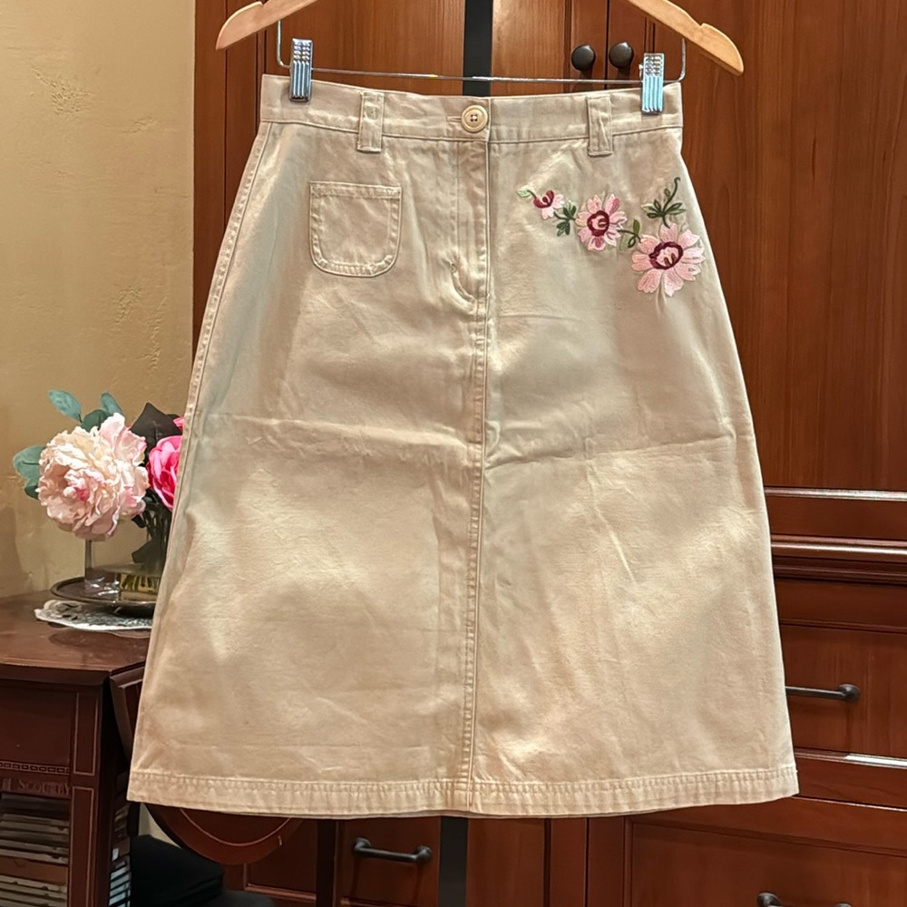 NWT Hanna Andersson Khaki A Line 100% Cotton Skirt Women’s 6 V Floral Embroidery